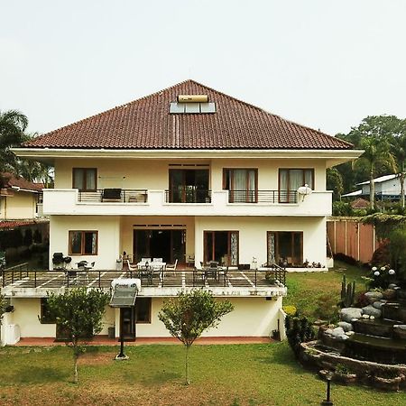 Puri Bernadi Guest House Lembang Εξωτερικό φωτογραφία