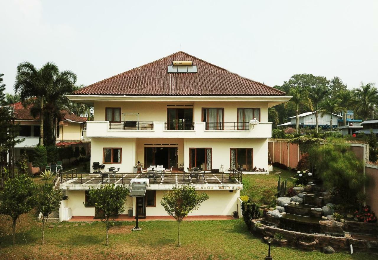 Puri Bernadi Guest House Lembang Εξωτερικό φωτογραφία