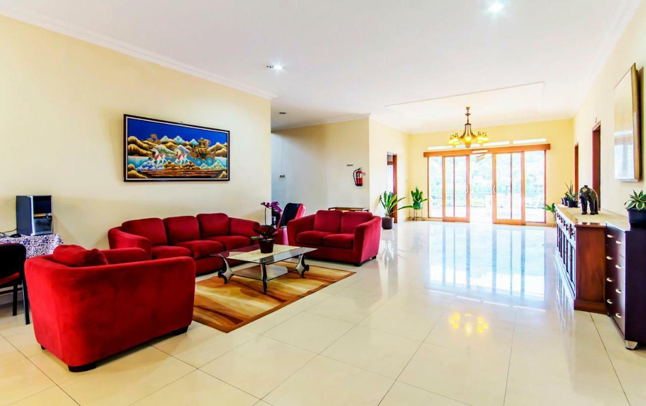 Puri Bernadi Guest House Lembang Εξωτερικό φωτογραφία