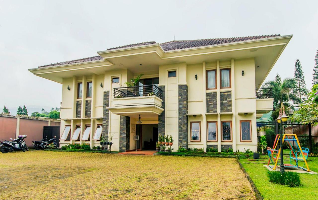 Puri Bernadi Guest House Lembang Εξωτερικό φωτογραφία